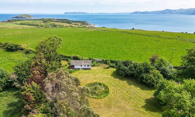 Penmon Cottage | Dinmor - a chalet that sleeps 4 guests in 2 bedrooms