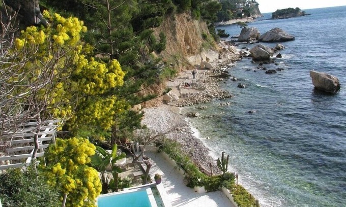 Alpes-Maritimes Apartment | Direct Front Beach in Eze