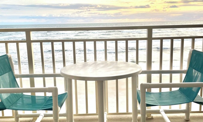 Rogers Seabreeze Apartment | Direct Ocean Front 1 Bedroom in charming Daytona Beach