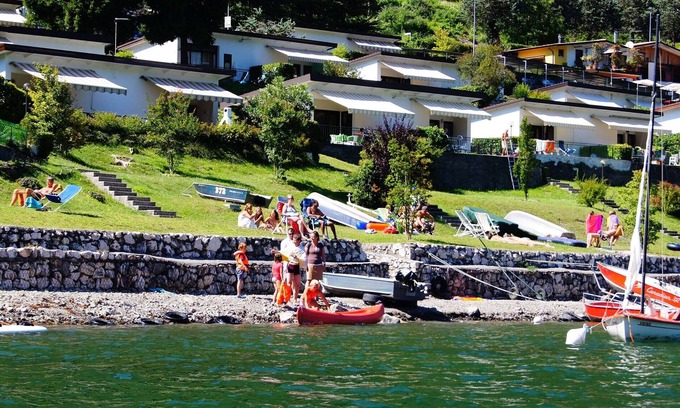 Idro Apartment | Directly on the lake with fenced garden