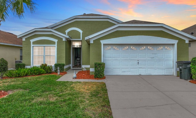 Windsor Palms House | discounted October rates. Free pool heat