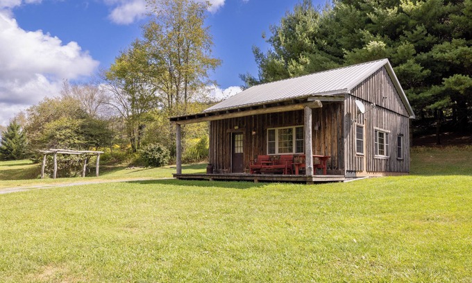 Terra Alta Cabin | Discounted Rates/Rustic Memories/Quiet Romantic Setting/Catch and Release Pond