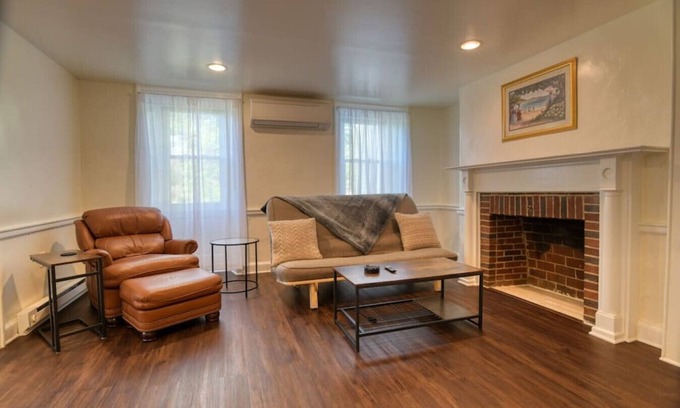 Perryville Apartment | Discounted Stays | 1BR | Dog-Friendly | King | A/C