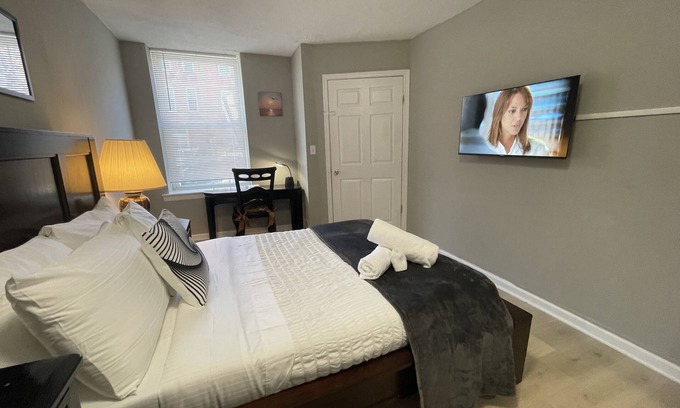 Upper Fells Point House | Discover Charm City from a Cozy Retreat