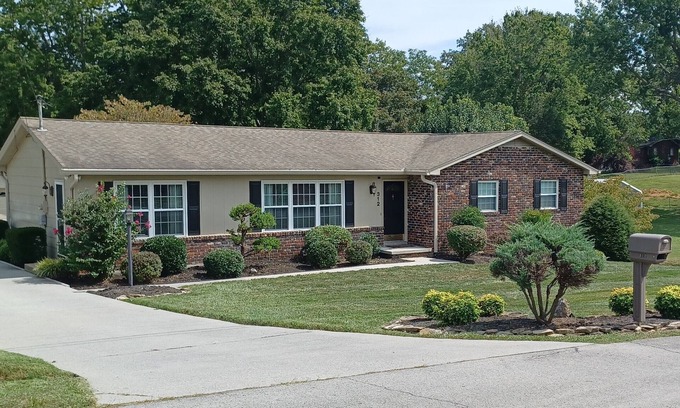 Maryville House | Discover Maryville and the Great Smoky Mountains