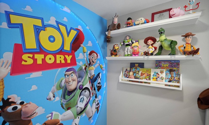 Placentia House | Disney Close-Luxury/2Kings/Elsa &Toy Story themes