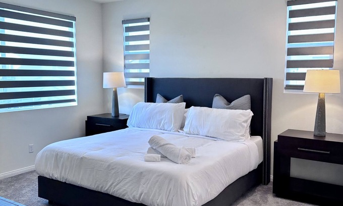 Santa Ana House | Disney Getaway - Cozy & Spacious 4BD townhome!