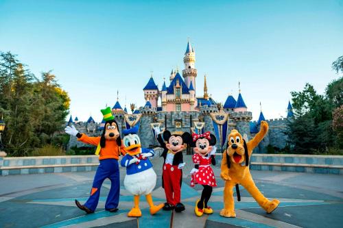 Garden Grove House | Disneyland & LittleSaigon