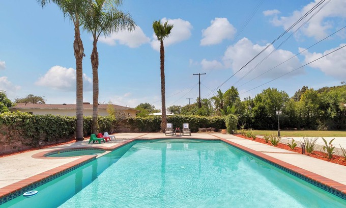 Hermosa Village House | Disneyland walking distance 5 bedrooms and 3 bath in Anaheim, Ca.