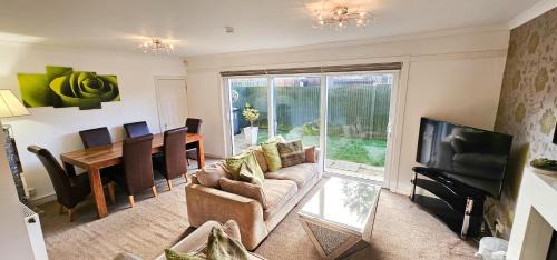 Longcroft Apartment | Dochart 3 Bedroom Apartment - Edinburgh