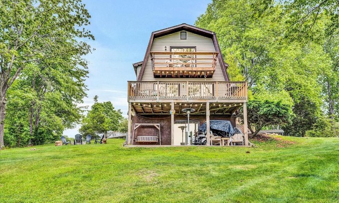 Huddleston House | Dock Sun Point