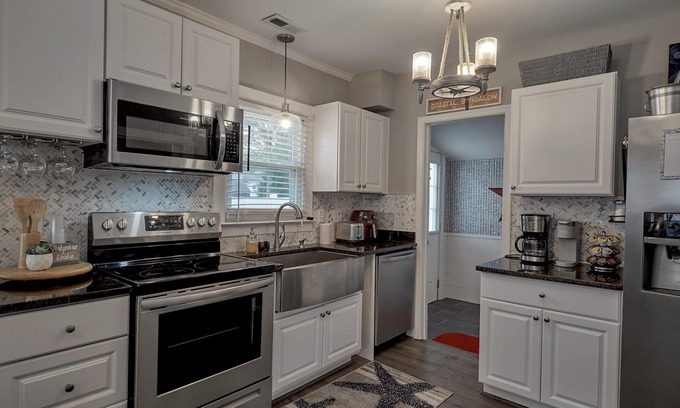 Hampton Cottage | Dog-friendly fenced 2BR/1.5 bath cottage, 2 blocks to beach, near military bases
