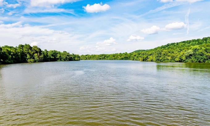 Loudon House | Dog Friendly | Firepit | Sunroom | Public Boat Launch | Close to Downtown Loudon & Marina