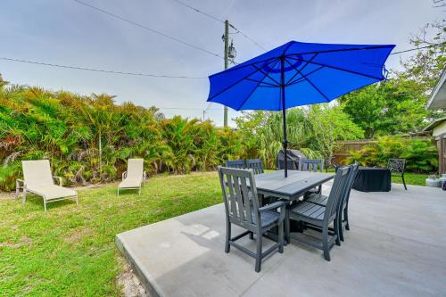 North Sarasota House | Dog-Friendly Home with Yard about 6 Miles to the Beach!