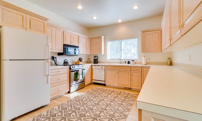 Gearhart House | Dog-friendly house near the beach with private hot tub and ocean view