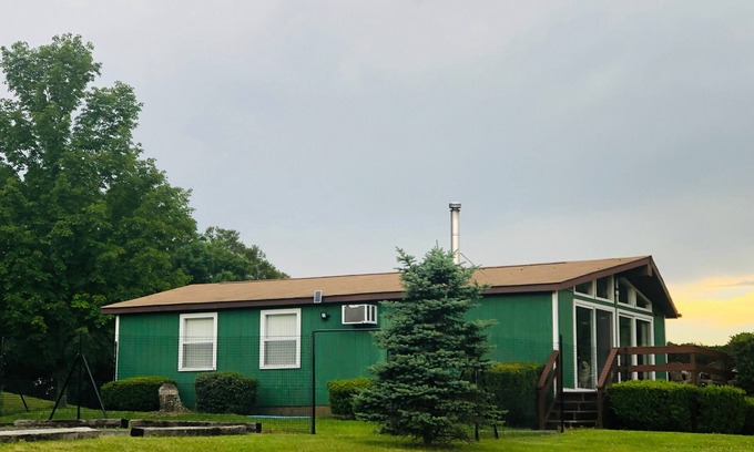 Saylorsburg Ski Chalet | Dog Lover's Chalet w/Fenced Yard, AMAZING VIEW 10mi to Camelback/Hiking/Casino