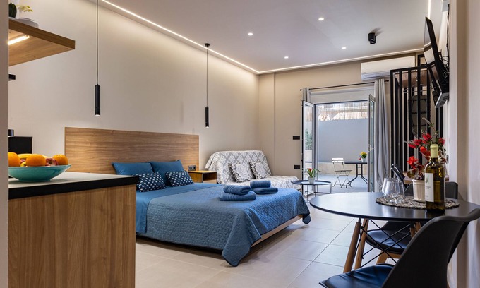 Agia Marina House | Dom Azure Elegant Studios