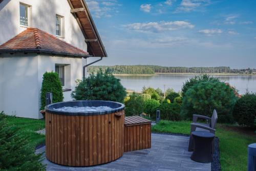 Lipnica House | Dom na wzgórzu z widokiem na jezioro z balią i sauną