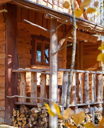 Baryczka House | Domek Baby Jagi Prawdziwy Survival