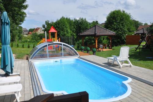Karwie House | Domek Bagienice z basenem