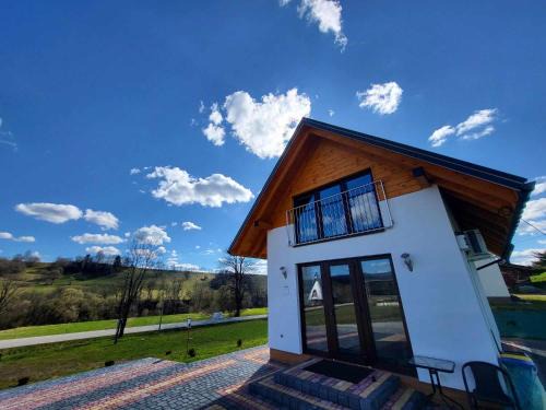 Czarna House | Domek Bieszczadzki Staw - Noclegi Czarna