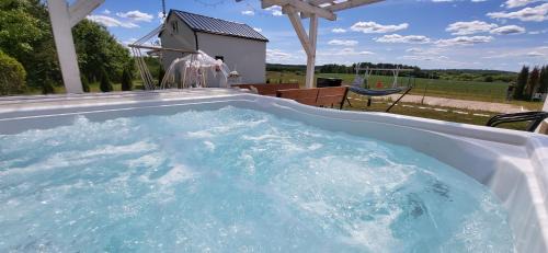 gmina Łeczyce Apartment | Domek Maryja z prywatnym duzym jacuzzi i sauna Przystan pod niebem