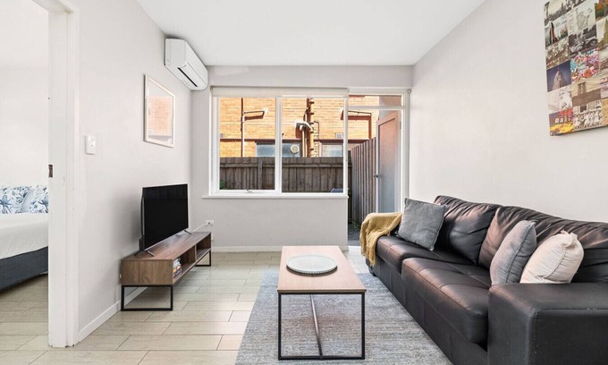 St. Kilda East Apartment | Domi Rentals - The Carlisle Apartments