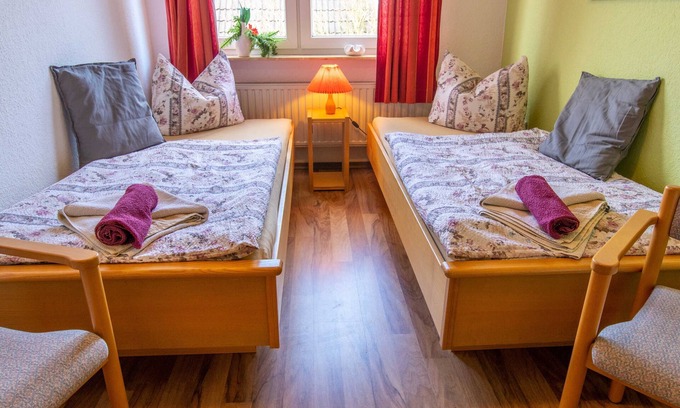 Prohn Apartment | Doppelzimmer - Pension Zur Kurve