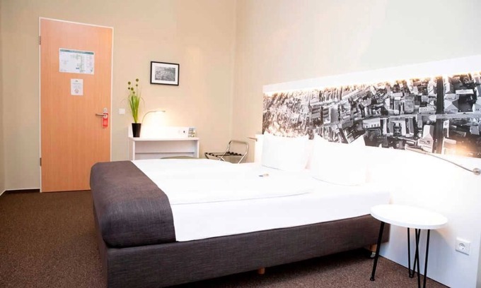 Guestrow House | Doppelzimmer Standard - Hotel am Schlosspark +