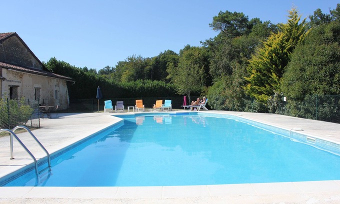 Saint-Leon-sur-l'Isle Other | Dordogne Farmhouse with Large Private Pool