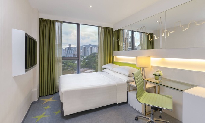 Kwai Chung House | Dorsett Room with queen bed - Free Wifi+Pool+Gym