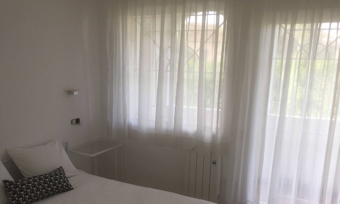 Valencina de la Concepcion Apartment | Double room with bathroom 2. In 3 bedroom apartment