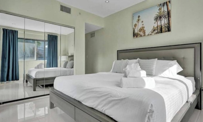 West Avenue Condo | Double 4BD/4BA South Beach Villa Monaco W/Balcony
