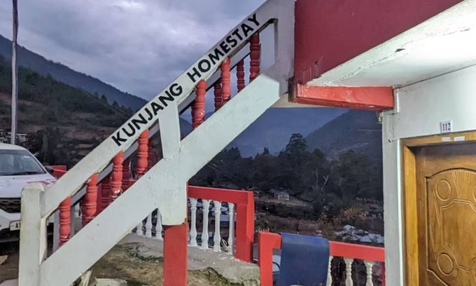 Bomdila Bed & Breakfast | DOUBLE BED DELUXE ROOM 3