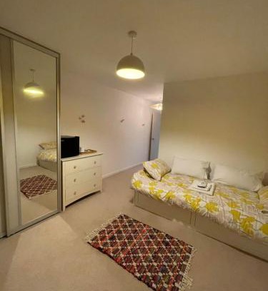 Sudbury House | Double Bedroom with En-Suite