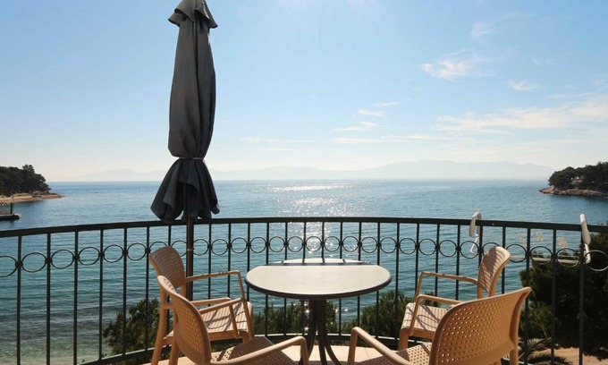 Drvenik Apartment | Double Comfortable Studio Sea View Apartment 35