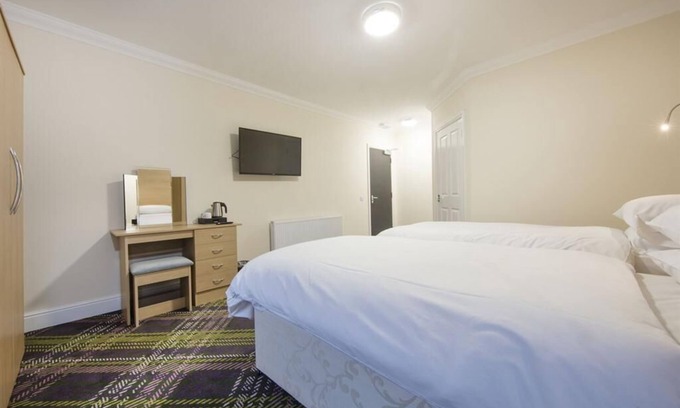 Hamilton House | Double or Twin Ensuite with Shower at The Bay Horse