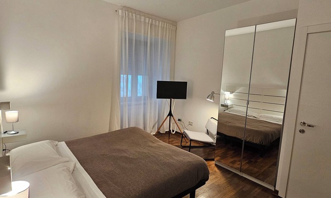 Potenza House | Double or Twin - Private Bathroom Inside and Private Parking in Loco