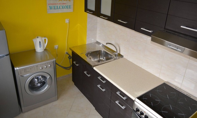 Gyulyovtsa Apartment | Double Room 3 with balcony in Green Valley Guest House - 1