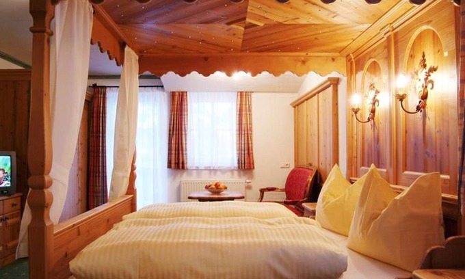 Dorfgastein House | Double room A with bath, separate toilet - Hauserbauer, Alpengasthof-Landhotel