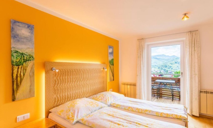 Fuschl am See Bed & Breakfast | Double room "Waldbuche" with balcony - Haus Bergblick