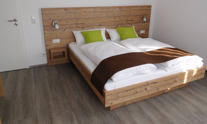 Calw Apartment | Double room with private bathroom, max. 2 people
