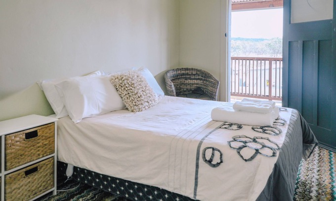 Capertee Hotel | Double Room With Shared Bathroom