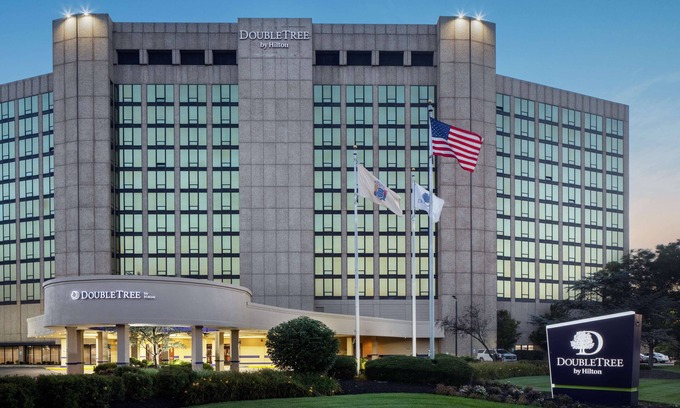 Cherry Hill Hotel | DoubleTree by Hilton Cherry Hill Philadelphia