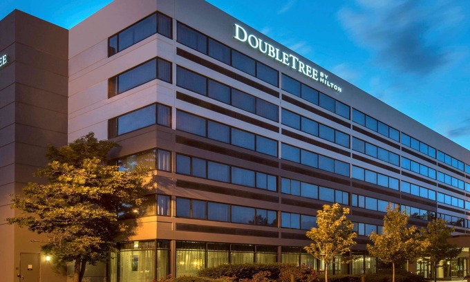 Schaumburg Hotel | DoubleTree by Hilton Chicago Schaumburg