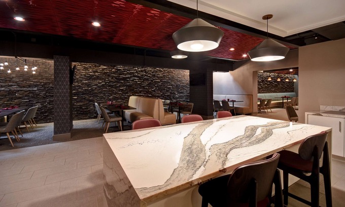 Airport Township Hotel | DoubleTree by Hilton St. Louis Airport
