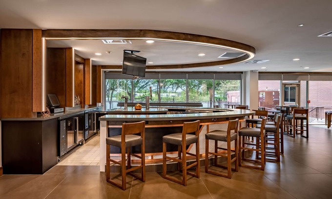 Farmers Branch Hotel | DoubleTree by Hilton Dallas - Farmers Branch