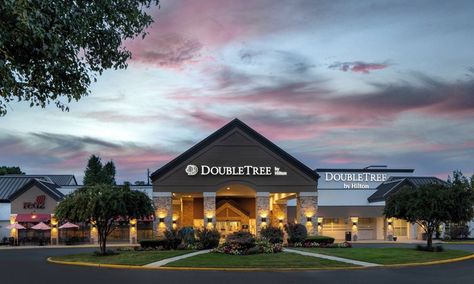 Mount Laurel Hotel | DoubleTree Suites by Hilton Hotel Mt. Laurel