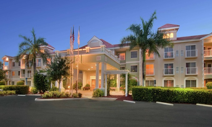 North Naples Hotel | DoubleTree Suites by Hilton Naples