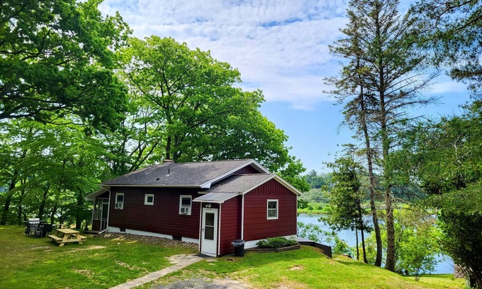 Port Ontario House | Douglaston Salmon Run - Estuary Lodge
